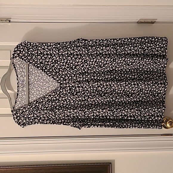 CROFT AND BARROW WOMENS PLUS SIZE BLACK & WHITE FLORAL TANK TOP SIZE 3X - Picture 2 of 12